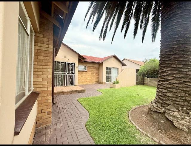 3 BEDROOM HOUSE FOR SALE IN VANDERBIJLPARK SE 6